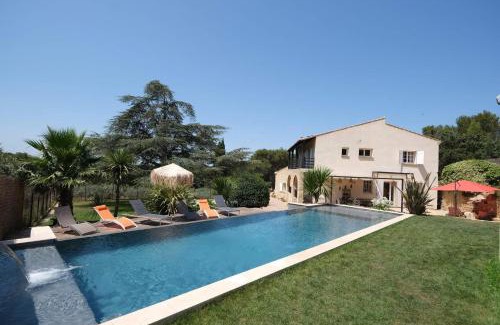 Saint-Chamas Villa | Slpendid villa with heated pool and Jacuzzi for 12 people in Saint-chamas