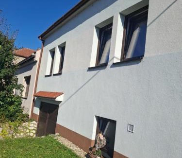 Lednice Villa | Sluneční villa Terezka Lednice ,penzion pro skupiny se snídaní,degustací vín