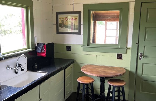 Halfway Cottage | Small 1880's home, in the country. Beautiful surroundings, horse friendly.