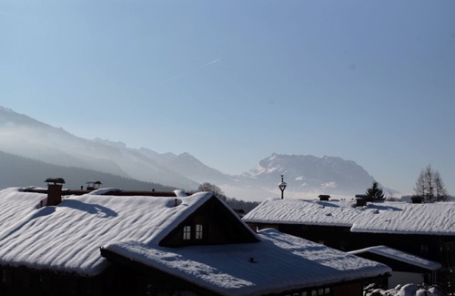 Entfelden Apartment | Small attic apartment with south-facing balcony and mountain view