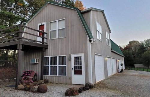 Comer House | Small Bunkhouse on Horse Farm with Pond!