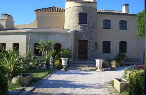Lunel Villa | Small castle in camargue near the sea