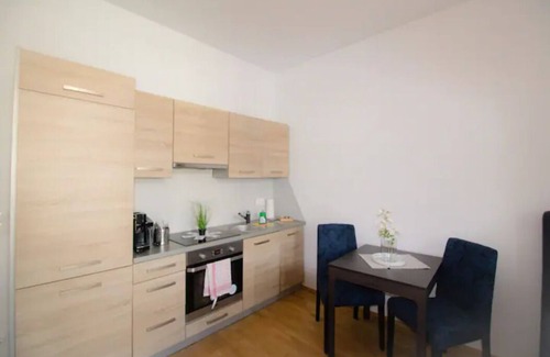 Funfhaus Apartment | Small & Comfortable LF15