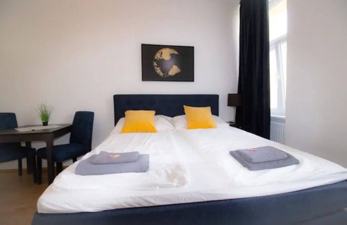 Funfhaus Apartment | Small & Comfortable LF15