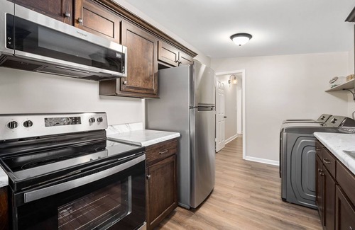 McMinnville House | Small cottage style house close to local entertainment.