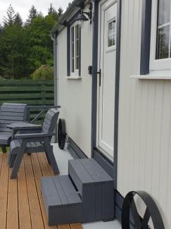 Balmacara Other | Small Cozy Shepherd hut 20 by 7 feet with boxed in high double bed
