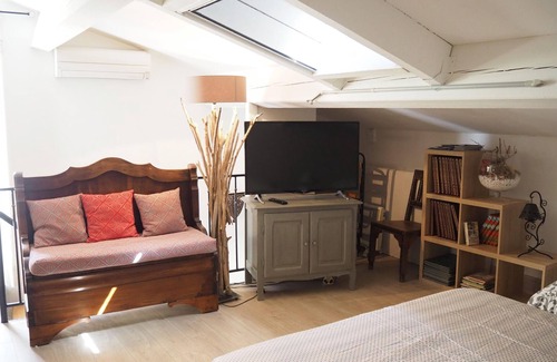 Bellegarde House | Small holiday home with courtyard, Bellegarde