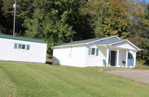 Athens House | Small House, 2 queen bedrooms, 1 bath, on route 33, Very Nice!