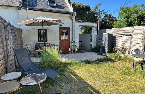 Savigny-en-Veron House | Small house with private garden