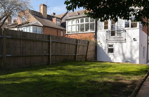 Mapesbury Apartment | Small Luxury Apartment, Central London