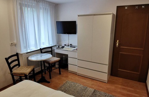 Stadtbezirk Nord Apartment | Small room with bathroom