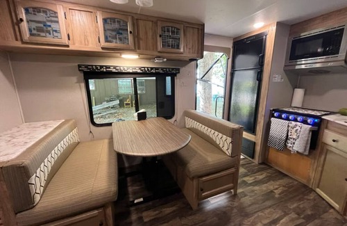 Grand Rapids House | Small RV come “GLAMP” in style
