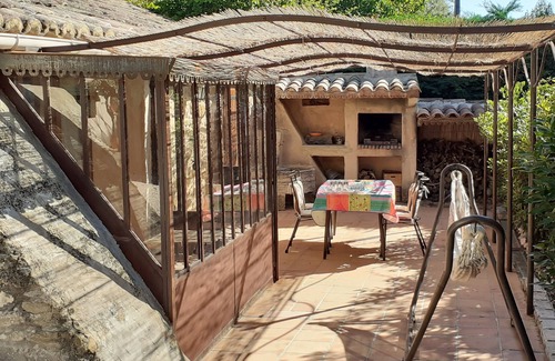 Gaujac House | Small stone house located in a picturesque Provencal village