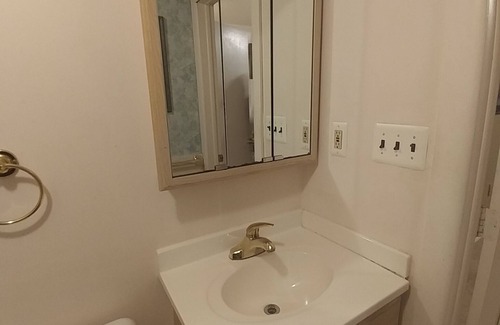 Mount Clemens Apartment | Small studio apt close to St Clair& Clinton River & downtown. Private entrance