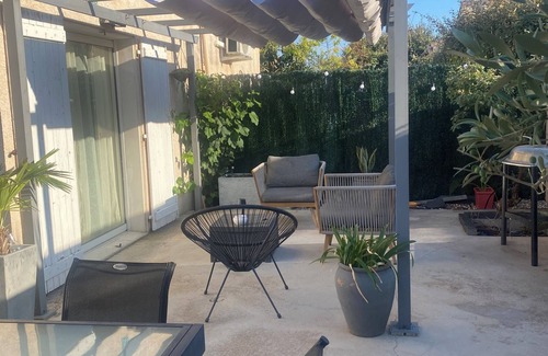 Vic-la-Gardiole Condo | Small T2 house close to the sea, in a residence with swimming pool.