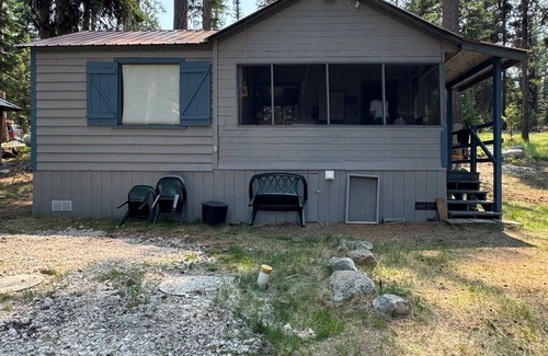 Marion Cabin | Small waterfront cabin with private dock on beautiful McGregor Lake