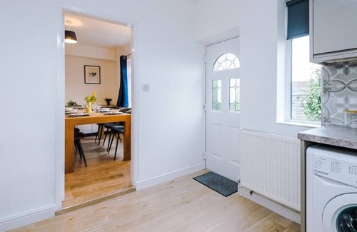 Little Hulton House | Smart 3 Bed House/Monthly Discounts/Langworthy