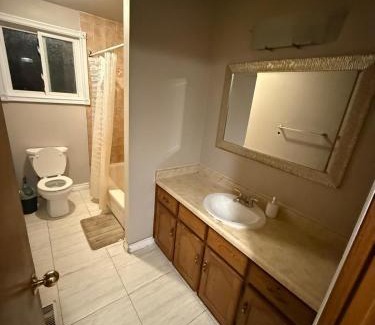 Rosemount House | Smart Budget Friendly Room-Near Airport, Groceries,College