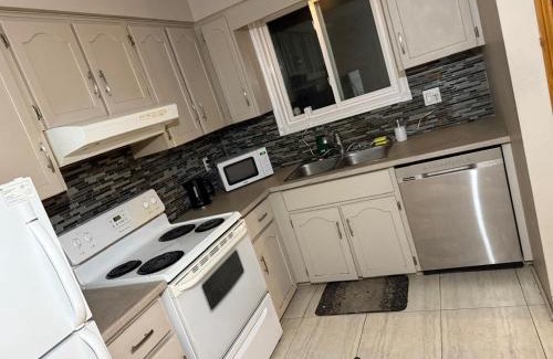 Rosemount House | Smart Budget Friendly Room-Near Airport, Groceries,College