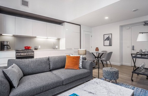 South Beach Apartment | Smart Rincon Hill 1BR w/Gym, Open-Air Hot Tub, nr. SVB by Blueground