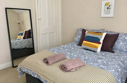 Grangetown House | Smart, Spacious Cardiff Home for 12 w/Parking