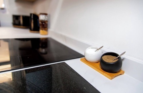 Rushmoor District Apartment | Smart Stay BnB | Fast WiFi | 3 Beds | Parking | Garden | Workspace