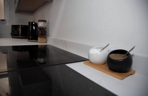 Rushmoor District Apartment | Smart Stay BnB | Fast WiFi | 3 Beds | Parking | Garden | Workspace