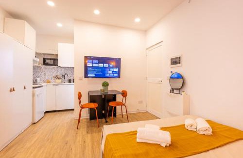 Ta' Xbiex Apartment | Smart Studio, AC ,Fast Wi-Fi & Walk to Marina by QuickTirps