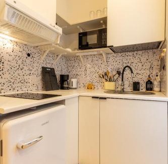 Ta' Xbiex Apartment | Smart Studio, AC ,Fast Wi-Fi & Walk to Marina by QuickTirps