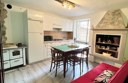 Berzo Demo Apartment | SMILE