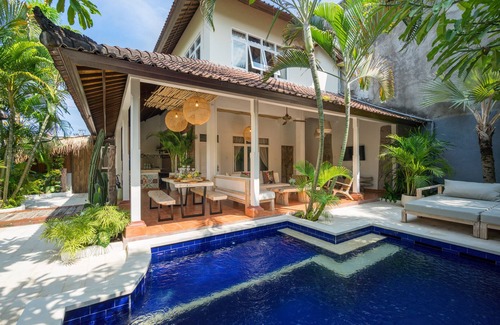 Seminyak Villa | Smiling Cactus Villa - close to SisterField Cafe