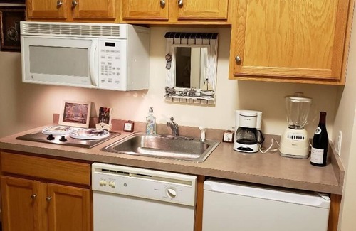 Smith Mountain Lake Apartment | Smith Mountain Lake Studio Suite/Pools, Gym, etc