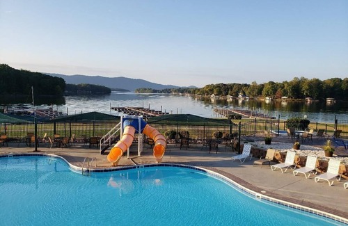 Smith Mountain Lake Apartment | Smith Mountain Lake Studio Suite/Pools, Gym, etc