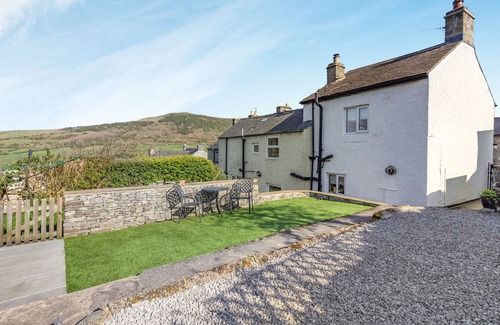 Peak District Cottage | SMITHY COTTAGE, romantic, character holiday cottage in Bradwell