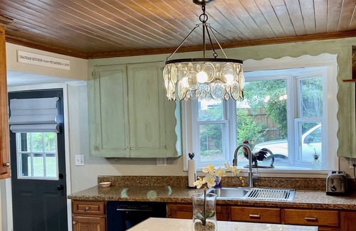 Cordova Cottage | SMOKE FREE Cottage on Chatham quiet, peaceful, business travelers welcome