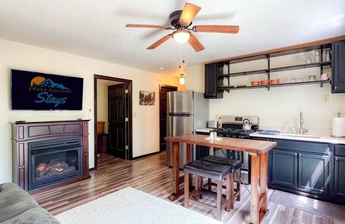 Whittier Cabin | Smoky Mountain Cabin w/Hot Tub & View | Private - Cherokee & Bryson City