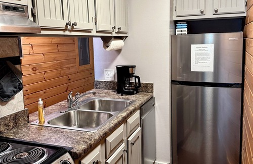 Chalet Village Condo | Smoky Mountain Dreamin! Summit Condo best views in Gburg! New indoor pool open!