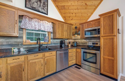 Sevierville Cabin | Smoky Mountains Cabin w/Lake Access & Game Room!