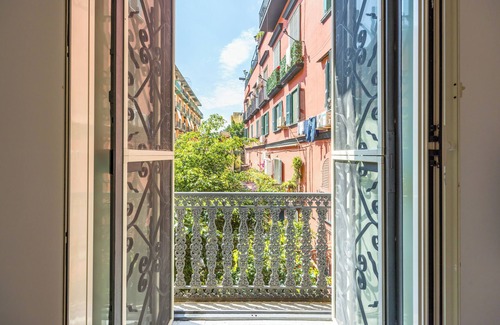 Vittorio Emanuele Apartment | Smooth Vibes at Chiaia by NapoliApartments