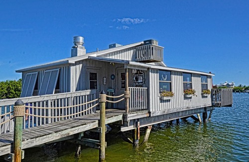 North Captiva House | SMUGGLERS HIDEAWAY-Private Pool-Hot Tub-Club Access-Golf Cart-Sleeps 7