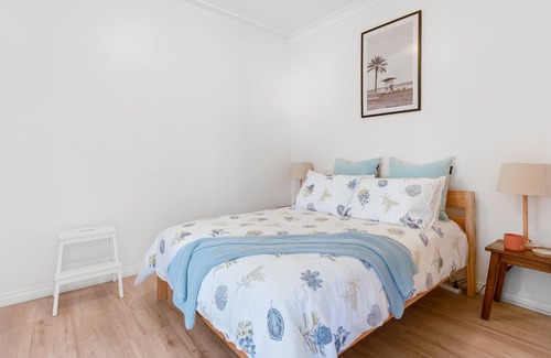 Victor Harbor Apartment | 'Smugglers no 9 ' - swimming pool + heart of Victor Harbor + beach!