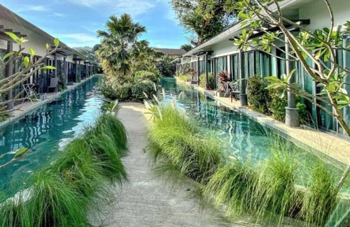 Chalong House | Snappy 2 BR Pool Access Suite | Kitchen | Washer