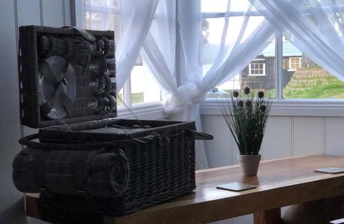Strahan Bed & Breakfast | Sneaky Peek Cottage