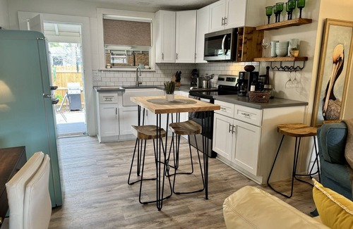 Stuart House | Snook Shack! Park Boat-RV/Grill/Bikes/Fishing Rods/Beach Gear/Outdoor Shower/W/D