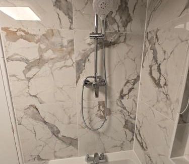 Slough House | SnoozeDen Chalvey - Free Parking, Near M4 J6