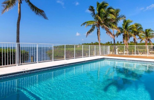 Islamorada Apartment | Snorkel and Kayak in Islamorada! Unit w/Balcony! Pets Allowed, FREE Parking