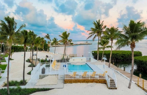 Islamorada Apartment | Snorkel and Kayak in Islamorada! Unit w/Balcony! Pets Allowed, FREE Parking
