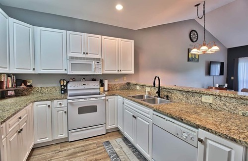 Carolina Forest Condo | Snowbird deal! 2BR condo on 18th hole, near beaches. Perfect winter escape!