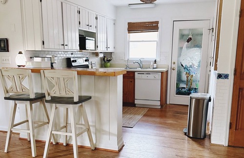 Ocean Ridge Cottage | Snowbird-friendly island cottage with fairway views, lanai, & AC - dogs welcome