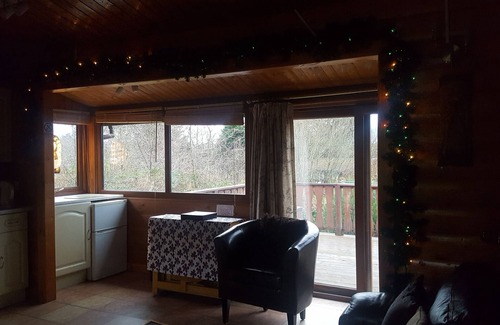 Bronaber Cabin | SNOWDONIA LOG CABIN RETREAT 4 BERTH FAMILY/PET FRIENDLY. STUNNING MOUNTAIN VIEWS